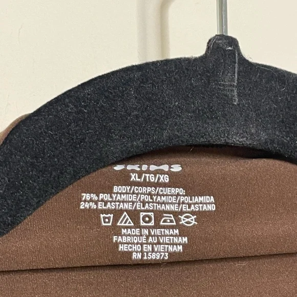 SKIMS Fits Everybody Turtleneck Top in Cocoa - Picture 5 of 6